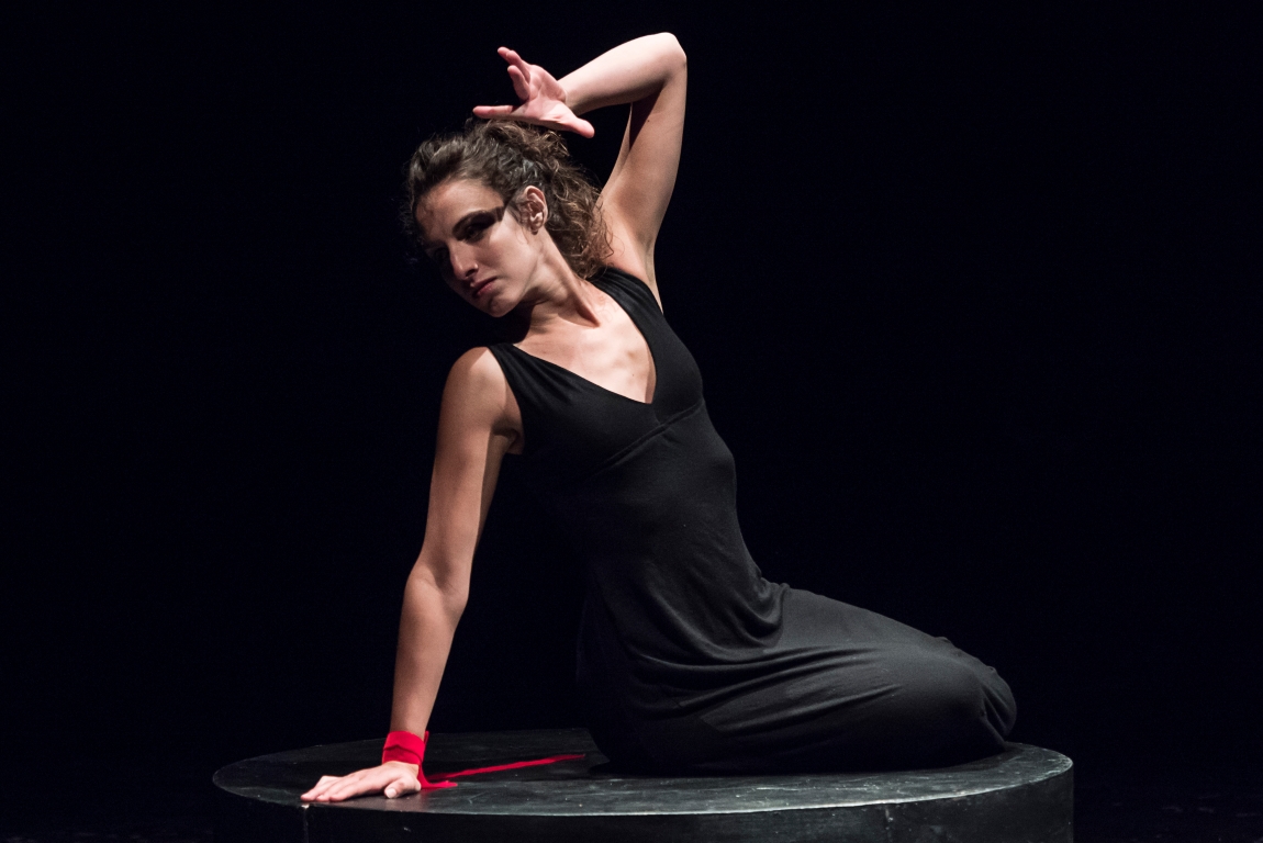 Antigone – Monologo per donna sola